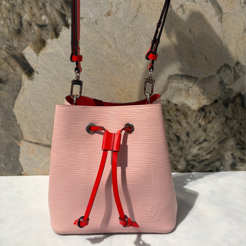 LV 粉EPI水桶包-8