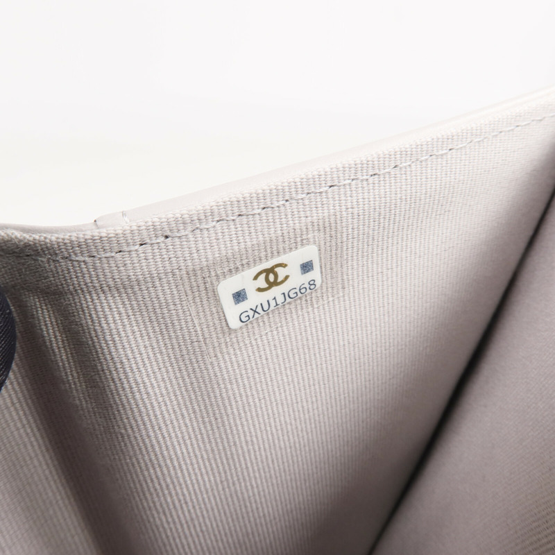 CHANEL 牛皮皮革Medium Flap Wallet金扣錢包-13