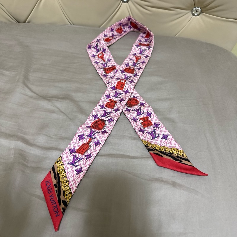 LV 長條絲巾-1
