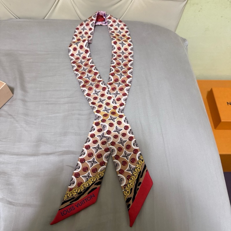 LV 長條絲巾-2