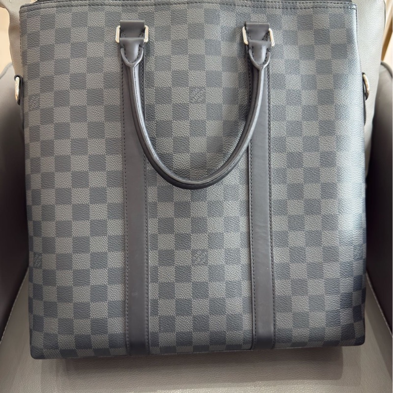 LV 路易威登 黑色棋盤格手提公文包 電腦包 尺寸35x37 。-0