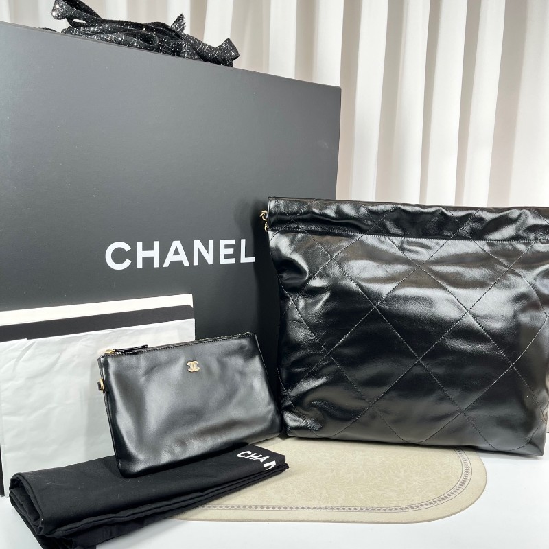 CHANEL香奈兒 芯片款 小號黑金22bag 垃圾袋 黑色金字金鏈超美 經典百搭  鏈條上增添一枚鏤空Chanel雙C金幣吊墜 有一種復古的感覺 容量很ok 日常出行都可以滿足 高級感滿滿 百搭又時髦-1