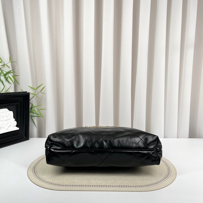 CHANEL香奈兒 芯片款 小號黑金22bag 垃圾袋 黑色金字金鏈超美 經典百搭  鏈條上增添一枚鏤空Chanel雙C金幣吊墜 有一種復古的感覺 容量很ok 日常出行都可以滿足 高級感滿滿 百搭又時髦-4