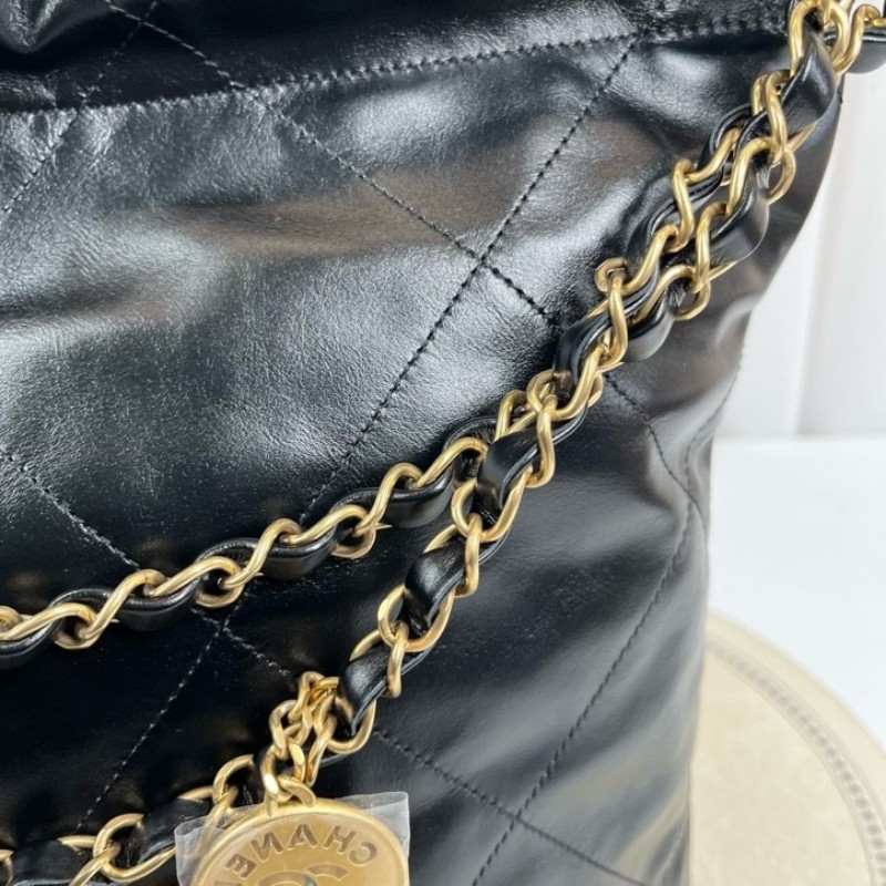 CHANEL香奈兒 芯片款 小號黑金22bag 垃圾袋 黑色金字金鏈超美 經典百搭  鏈條上增添一枚鏤空Chanel雙C金幣吊墜 有一種復古的感覺 容量很ok 日常出行都可以滿足 高級感滿滿 百搭又時髦-18