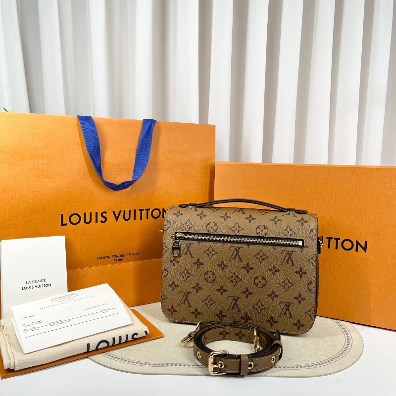LV路易威登 25年全套 Pochette Metis拼色郵差包 經典焦糖色老花拼色郵差 皮質手感好 內裡乾淨 手提單肩斜挎都可以 日常通勤百搭 容量實用-1