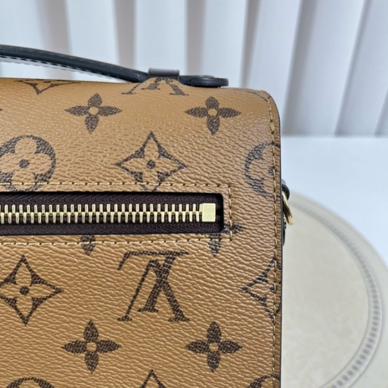 LV路易威登 25年全套 Pochette Metis拼色郵差包 經典焦糖色老花拼色郵差 皮質手感好 內裡乾淨 手提單肩斜挎都可以 日常通勤百搭 容量實用-19