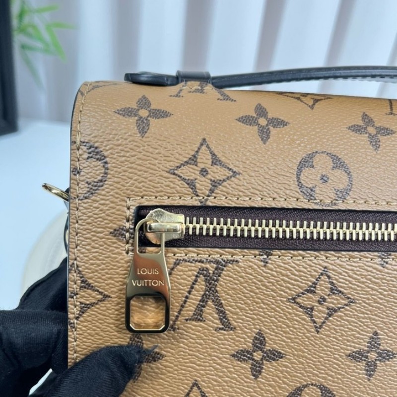 LV路易威登 25年全套 Pochette Metis拼色郵差包 經典焦糖色老花拼色郵差 皮質手感好 內裡乾淨 手提單肩斜挎都可以 日常通勤百搭 容量實用-20