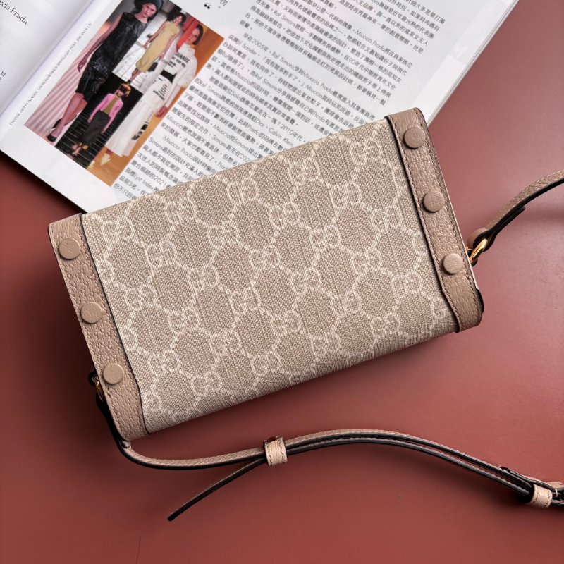 ::GUCCI:: 699296 Horsebit 1955馬銜扣造型燕麥色GG帆布斜背馬鞍包 小相機包-2