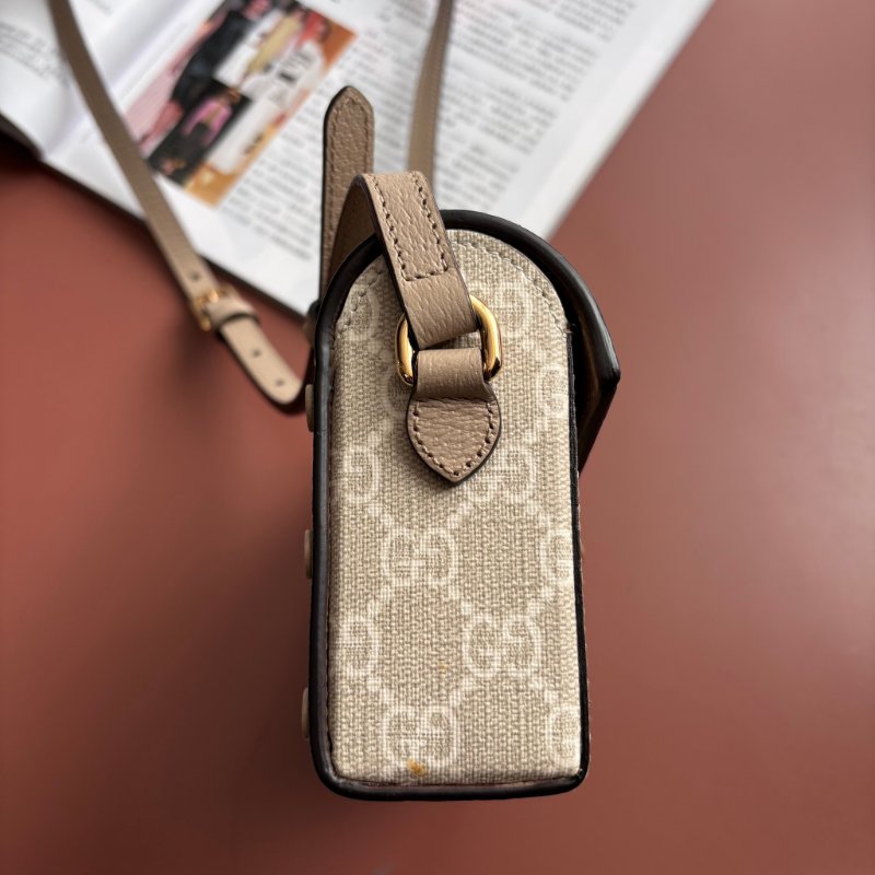 ::GUCCI:: 699296 Horsebit 1955馬銜扣造型燕麥色GG帆布斜背馬鞍包 小相機包-5