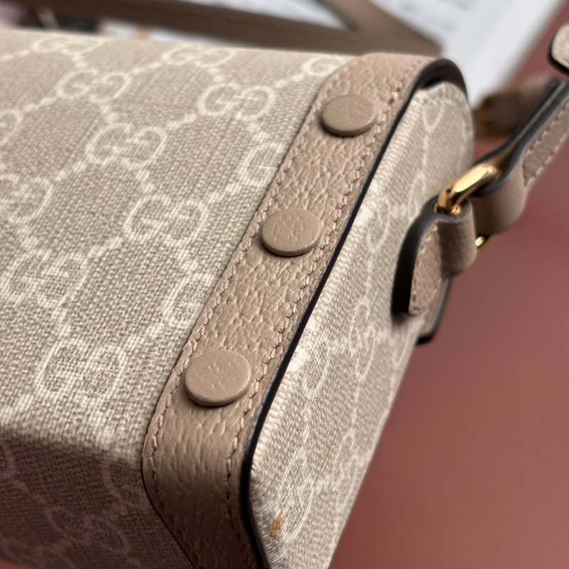 ::GUCCI:: 699296 Horsebit 1955馬銜扣造型燕麥色GG帆布斜背馬鞍包 小相機包-9