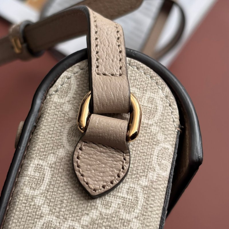 ::GUCCI:: 699296 Horsebit 1955馬銜扣造型燕麥色GG帆布斜背馬鞍包 小相機包-10