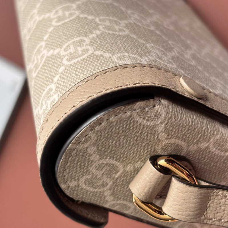 ::GUCCI:: 699296 Horsebit 1955馬銜扣造型燕麥色GG帆布斜背馬鞍包 小相機包-11