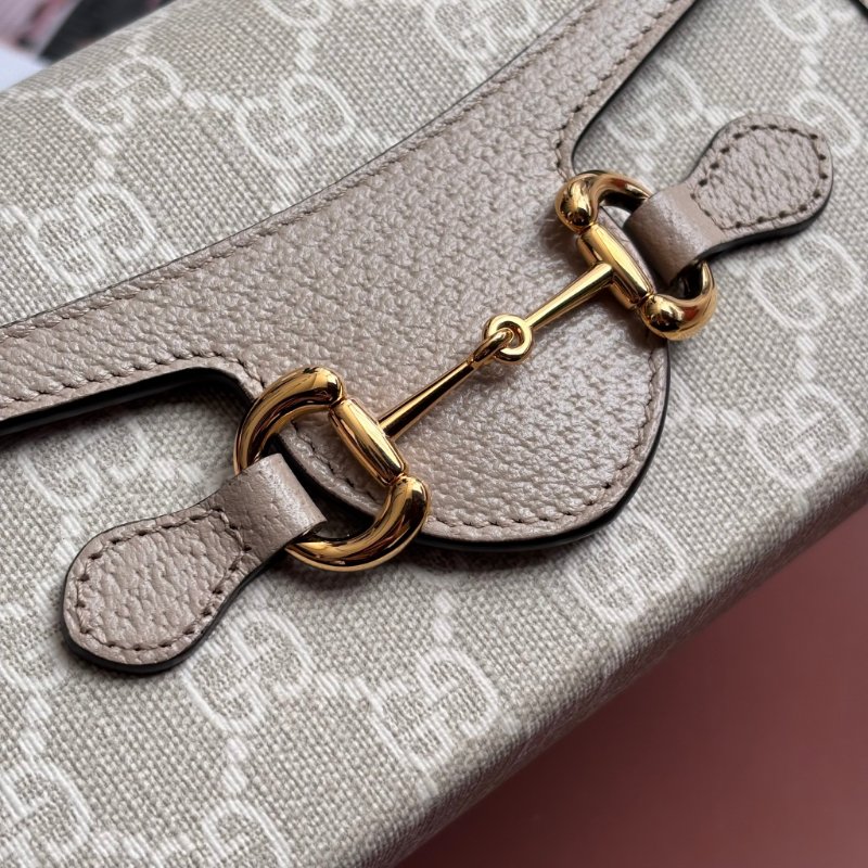::GUCCI:: 699296 Horsebit 1955馬銜扣造型燕麥色GG帆布斜背馬鞍包 小相機包-16