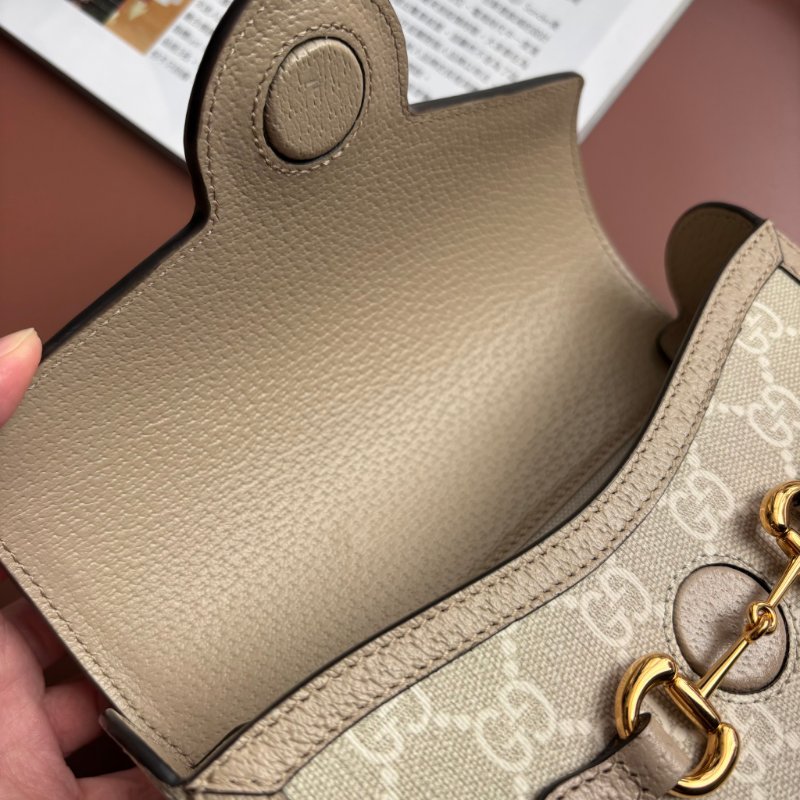 ::GUCCI:: 699296 Horsebit 1955馬銜扣造型燕麥色GG帆布斜背馬鞍包 小相機包-20