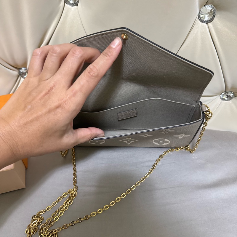 LV  Félicie Pochette M82610 三合一 斑鳩灰/奶油色-9