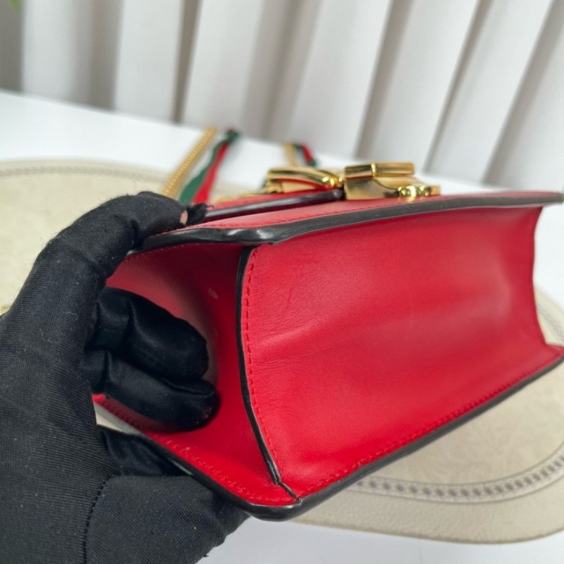 GUCCI古馳 塞爾維亞單肩包 牛皮材質 搭配經典紅綠條紋織帶和金色鏈條 金色五金配件 適合日常搭配-10