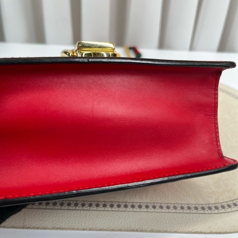 GUCCI古馳 塞爾維亞單肩包 牛皮材質 搭配經典紅綠條紋織帶和金色鏈條 金色五金配件 適合日常搭配-11