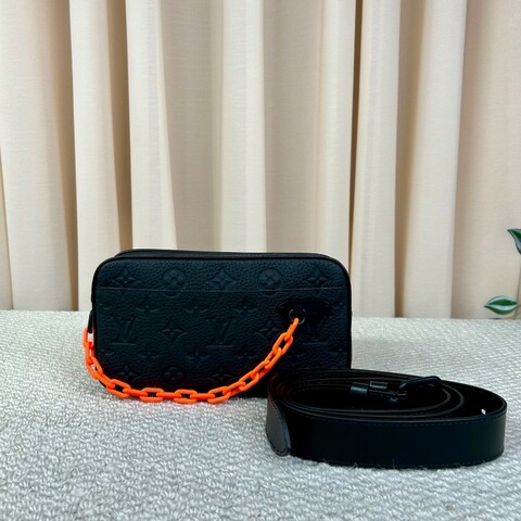 LV路易威登黑色全皮浮雕TRUNK VIRGIL橙色鏈條腰包斜挎包 經典老花元素 可作胸包