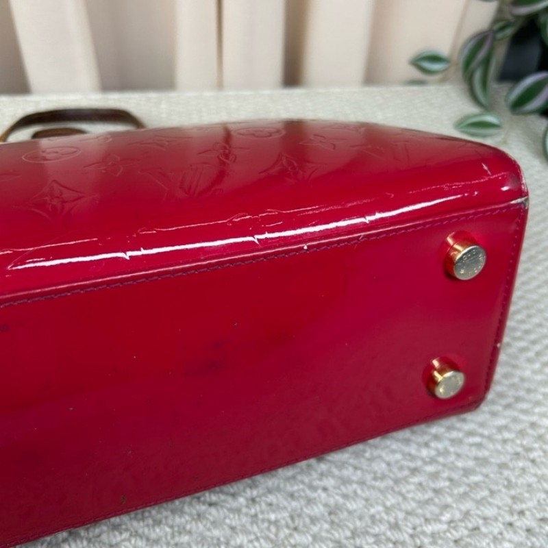 LV路易威登漆皮醫生包 老花壓紋 漆皮復古氣場全開 包型優雅又有力量感 容量實用能裝 缺肩帶 可手提 日常百搭-9