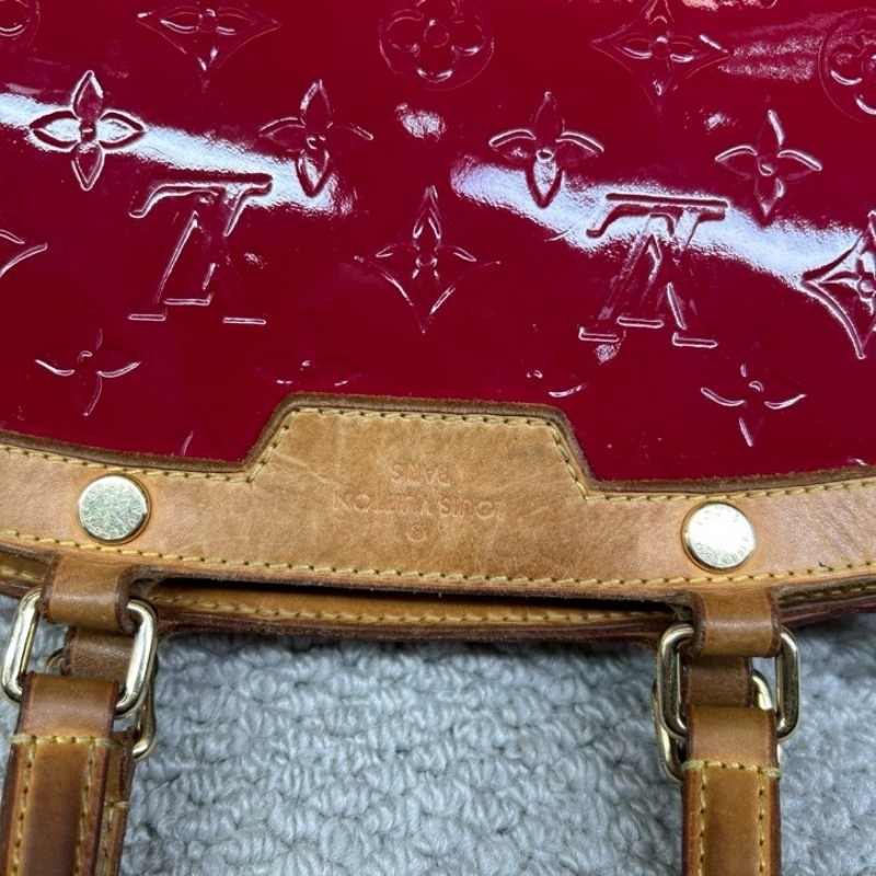 LV路易威登漆皮醫生包 老花壓紋 漆皮復古氣場全開 包型優雅又有力量感 容量實用能裝 缺肩帶 可手提 日常百搭-20