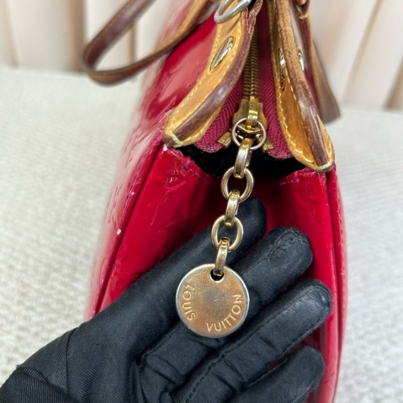 LV路易威登漆皮醫生包 老花壓紋 漆皮復古氣場全開 包型優雅又有力量感 容量實用能裝 缺肩帶 可手提 日常百搭-22