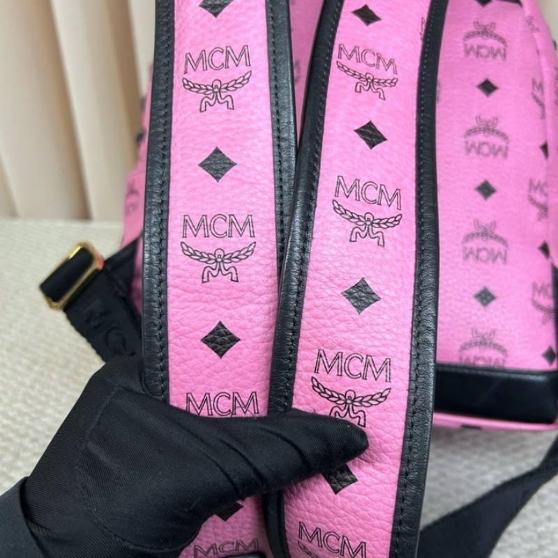 MCM黑粉拼接鉚釘款雙肩包 經典老花配色 粉色底色配黑色 時尚百搭 容量大 實用性強-19