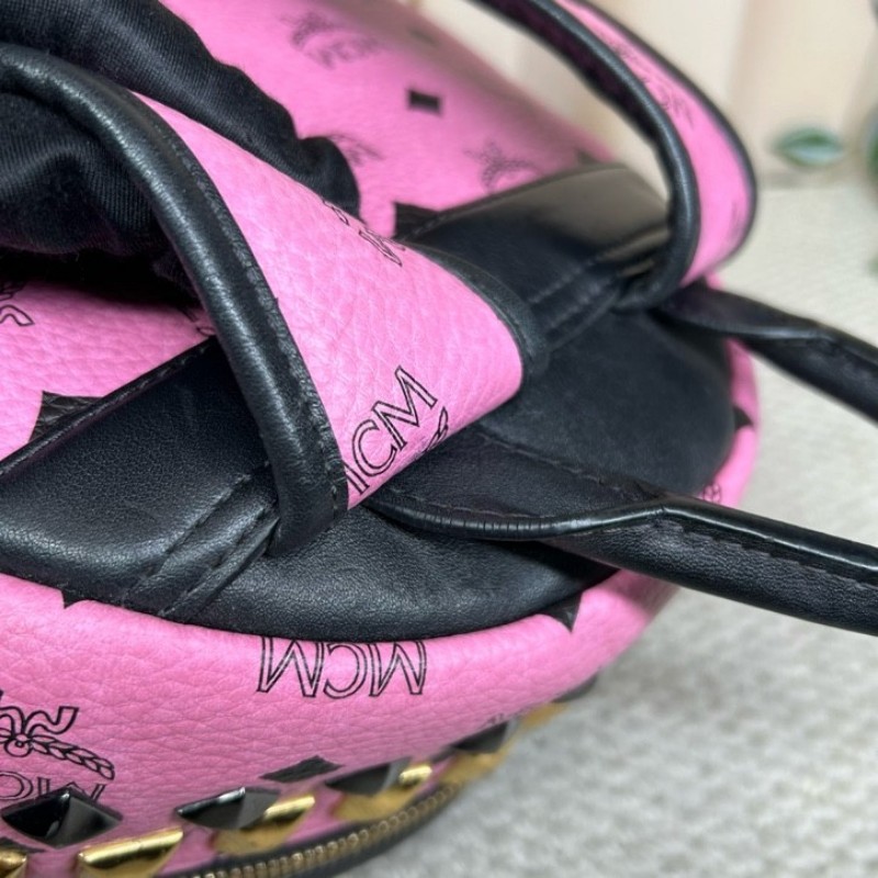 MCM黑粉拼接鉚釘款雙肩包 經典老花配色 粉色底色配黑色 時尚百搭 容量大 實用性強-20