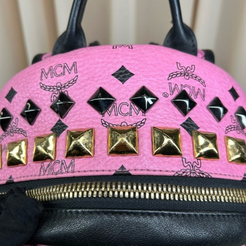 MCM黑粉拼接鉚釘款雙肩包 經典老花配色 粉色底色配黑色 時尚百搭 容量大 實用性強-22