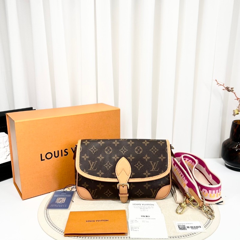 lrz-nj-專櫃價5.9折！LOUIS VUITTON  芯片款 23年全套 Diane PM 經典老花 帆布塗層 腋下包法棍包手提斜挎單肩包-0