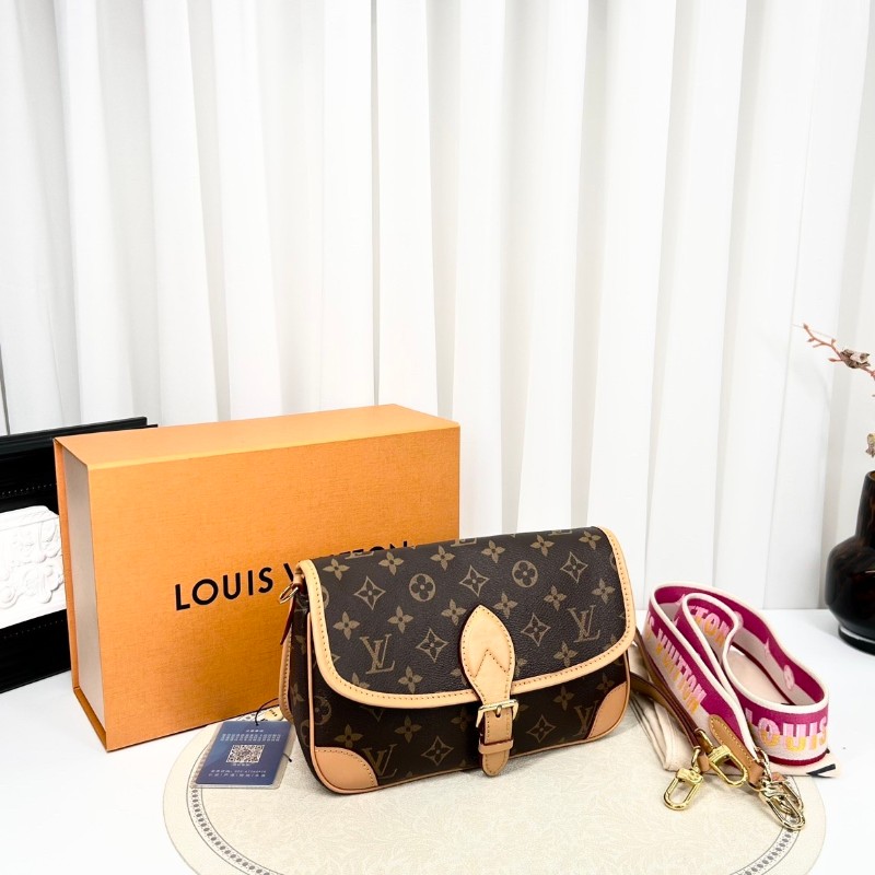 lrz-nj-專櫃價5.9折！LOUIS VUITTON  芯片款 23年全套 Diane PM 經典老花 帆布塗層 腋下包法棍包手提斜挎單肩包-3