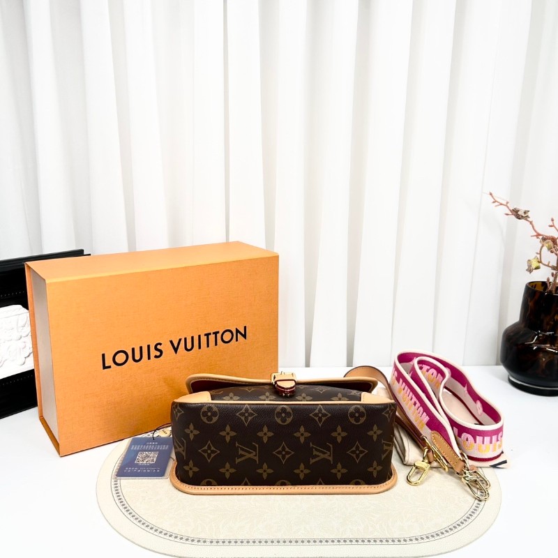 lrz-nj-專櫃價5.9折！LOUIS VUITTON  芯片款 23年全套 Diane PM 經典老花 帆布塗層 腋下包法棍包手提斜挎單肩包-4