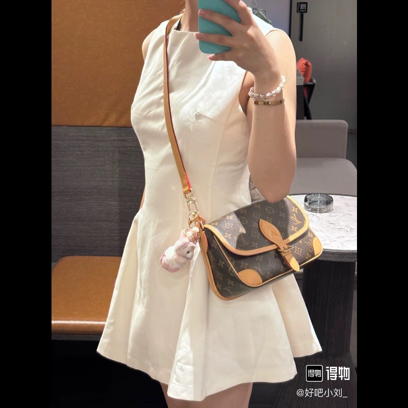 lrz-nj-專櫃價5.9折！LOUIS VUITTON  芯片款 23年全套 Diane PM 經典老花 帆布塗層 腋下包法棍包手提斜挎單肩包-6