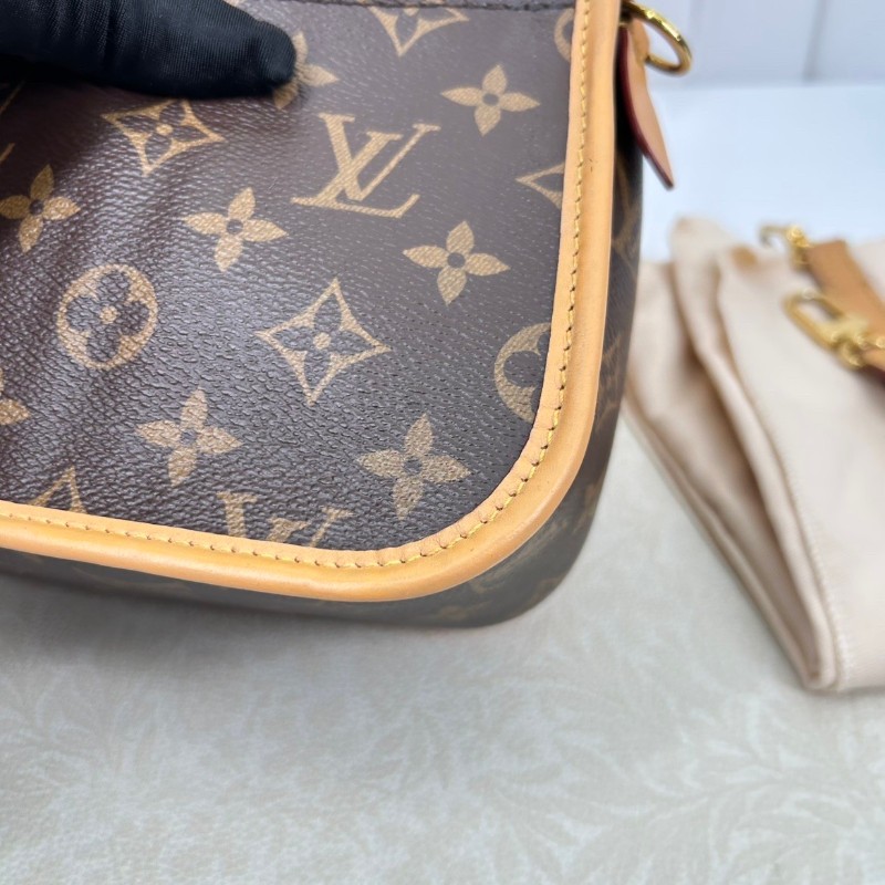 lrz-nj-專櫃價5.9折！LOUIS VUITTON  芯片款 23年全套 Diane PM 經典老花 帆布塗層 腋下包法棍包手提斜挎單肩包-11