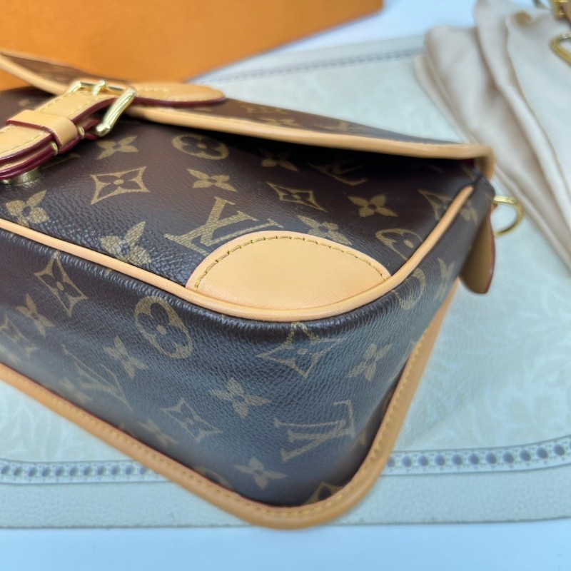 lrz-nj-專櫃價5.9折！LOUIS VUITTON  芯片款 23年全套 Diane PM 經典老花 帆布塗層 腋下包法棍包手提斜挎單肩包-14
