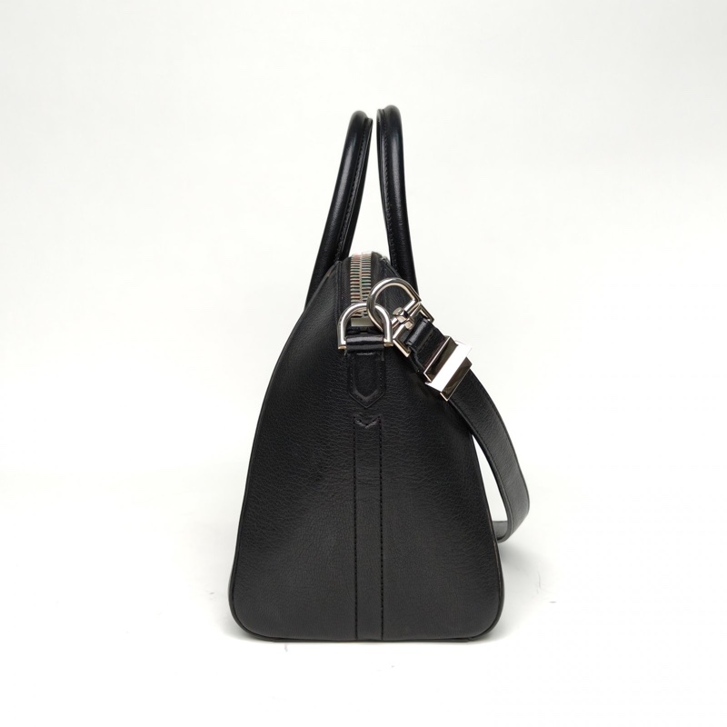 GIVENCHY ANTIGONA鑽石包中號33黑色牛皮銀扣肩背包-1