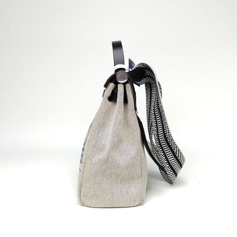 HERMES Herbag31黑色帆布/Hunter牛皮D刻銀扣肩背包-1