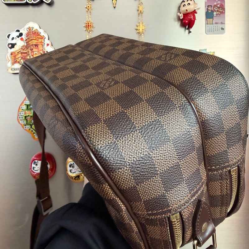 LV 咖格金釦雙層斜背記者包-14