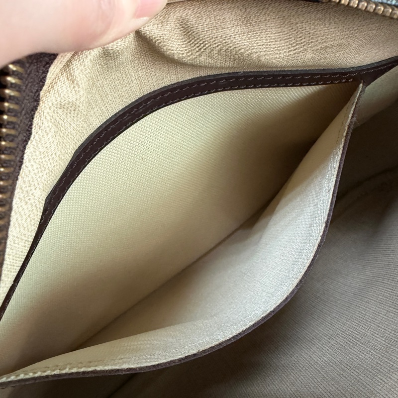 LV 咖格金釦雙層斜背記者包-16