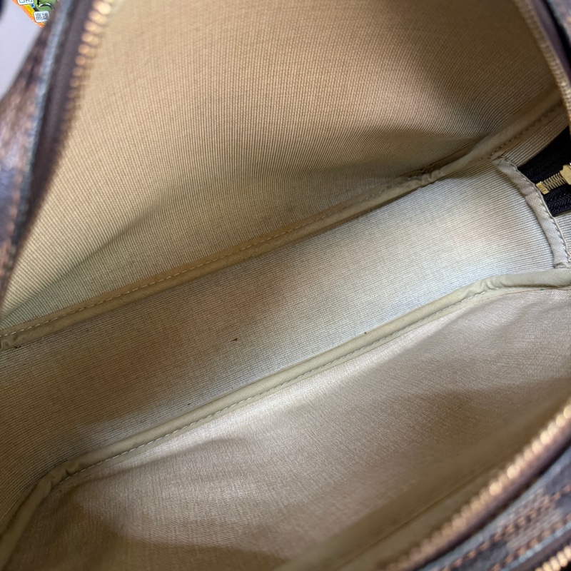 LV 咖格金釦雙層斜背記者包-17