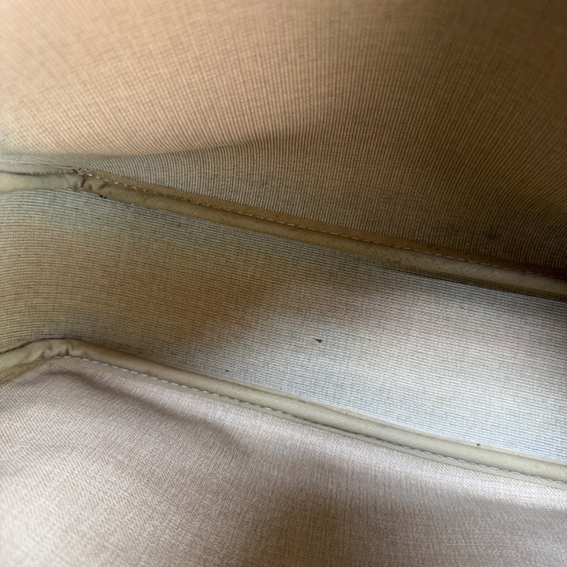 LV 咖格金釦雙層斜背記者包-18