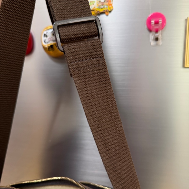 LV 咖格金釦雙層斜背記者包-19