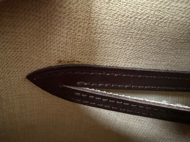 LV 咖格金釦雙層斜背記者包-24