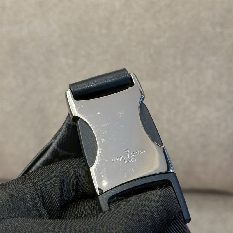 LV新款黑老花腰包-1