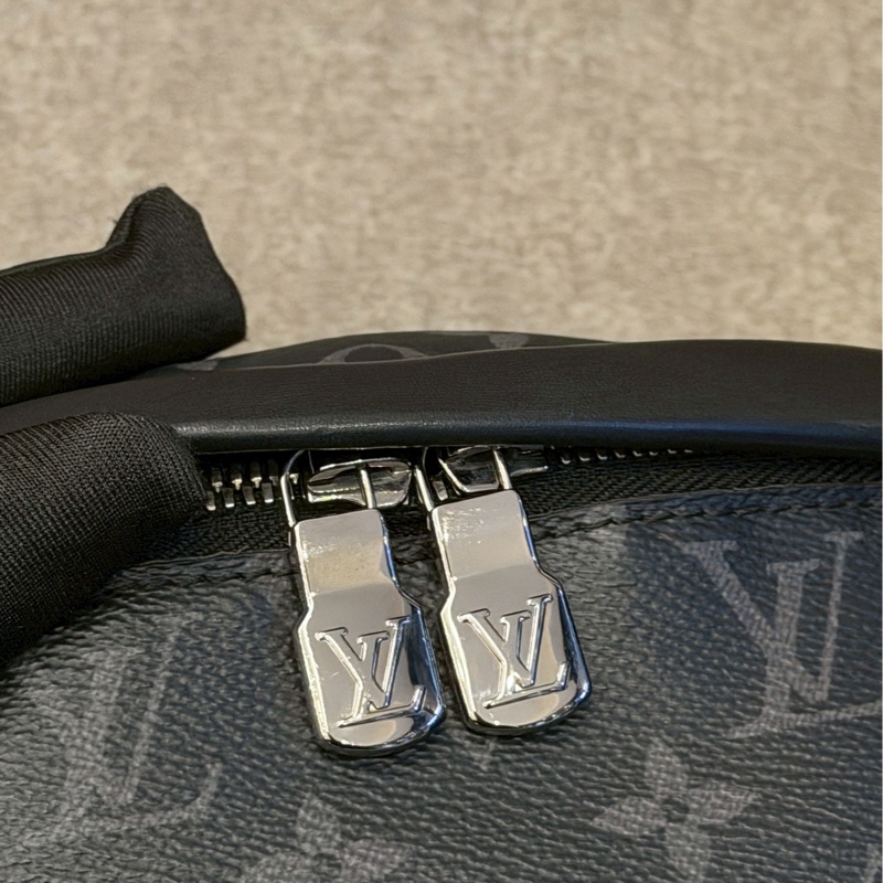 LV新款黑老花腰包-5