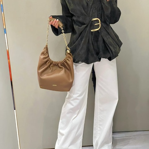 LOEWE橡木棕金扣squeeze 系列小號肩背包 24*29*10.5 98新配件塵袋購證