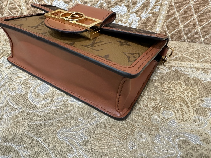 LV 雙色原花金扣Dauphine4卡WOC斜背鏈包M68746-6