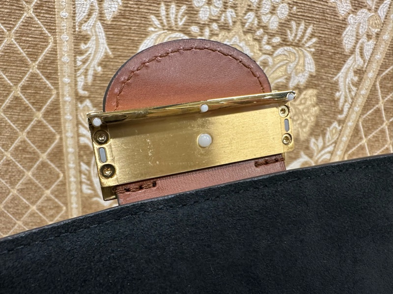 LV 雙色原花金扣Dauphine4卡WOC斜背鏈包M68746-9