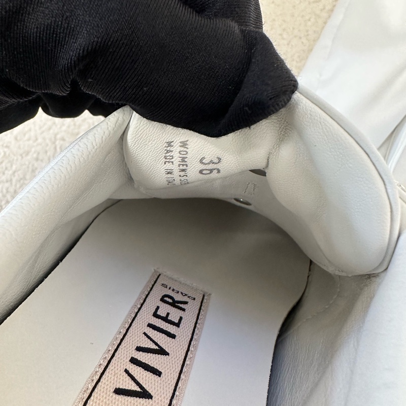 Roger Vivier RV 鑽扣小白鞋，36碼，全新-8