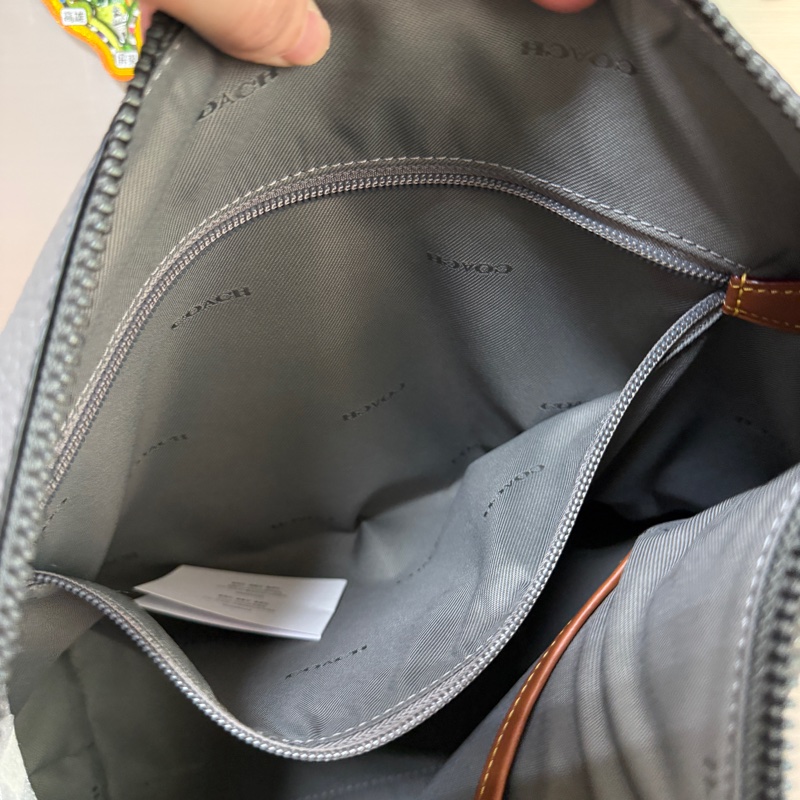 Coach 灰牛皮銀黑釦一字拉斜背包-13