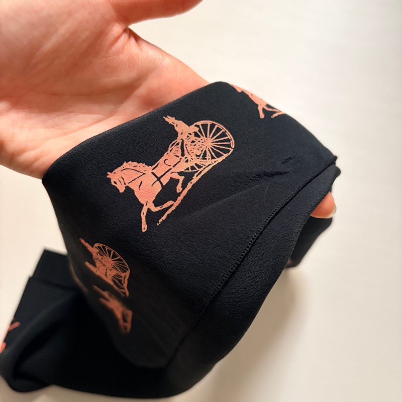 Celine 黑色馬車圖案絲巾思琳 方巾 小領巾-6